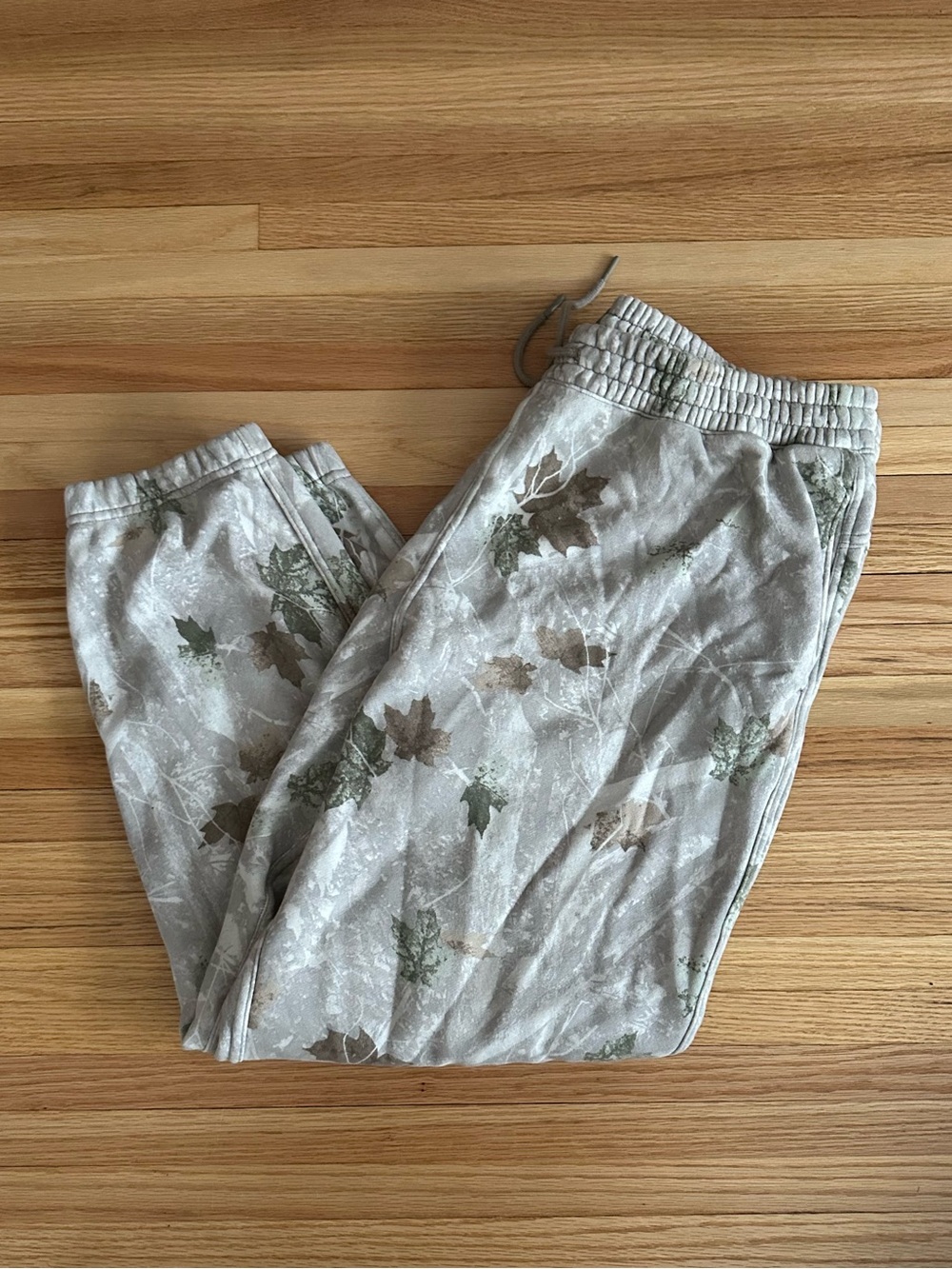 Abercrombie & Fitch Camo Essential Sunday Sweatpant Joggers - Picture 2 of 4
